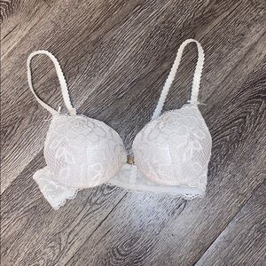 A 34 white lace push-up bra 2/25$